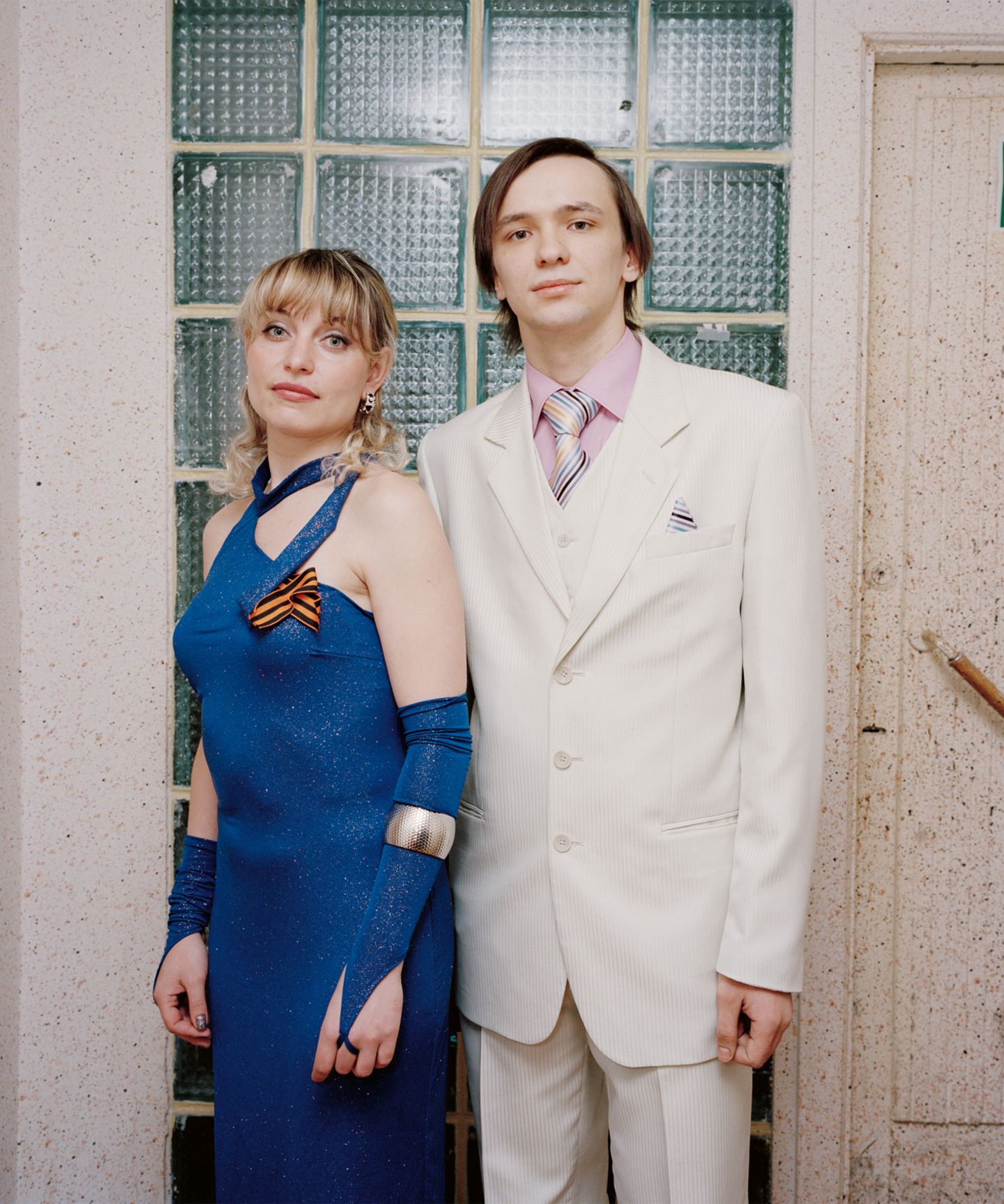 Ein Pärchen herausgeputzt zum 9. Mai. An diesem Tag feiert ganz Russland den Sieg über Nazi-Deutschland. 