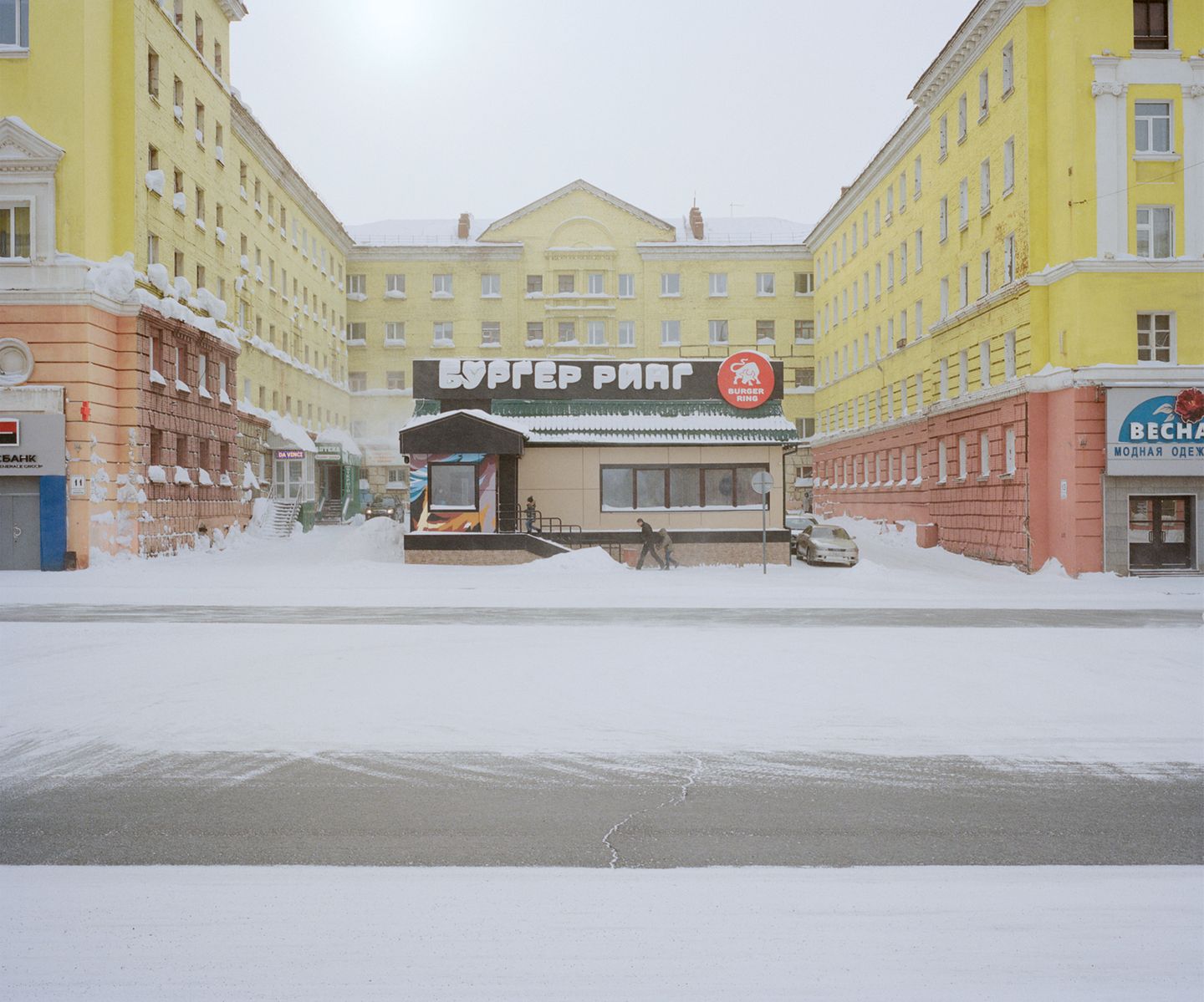 Burger Ring heißt dieses kleines Restaurant in Norilsk. Nicht zu verwechseln mit Burger King. Offenbar wollten die Betreiber des Ladens ein bisschen von dem Erfolg der amerikanischen Fast-Food-Kette abbekommen. Burger King eröffnete erst 2010 das erste Lokal in Russland. Inzwischen gibt landesweit 666 Filialen, 270 davon allein in Moskau. 