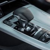 Die Achtgang-Automatik liefert geschmeidige Fahrstufenwechsel