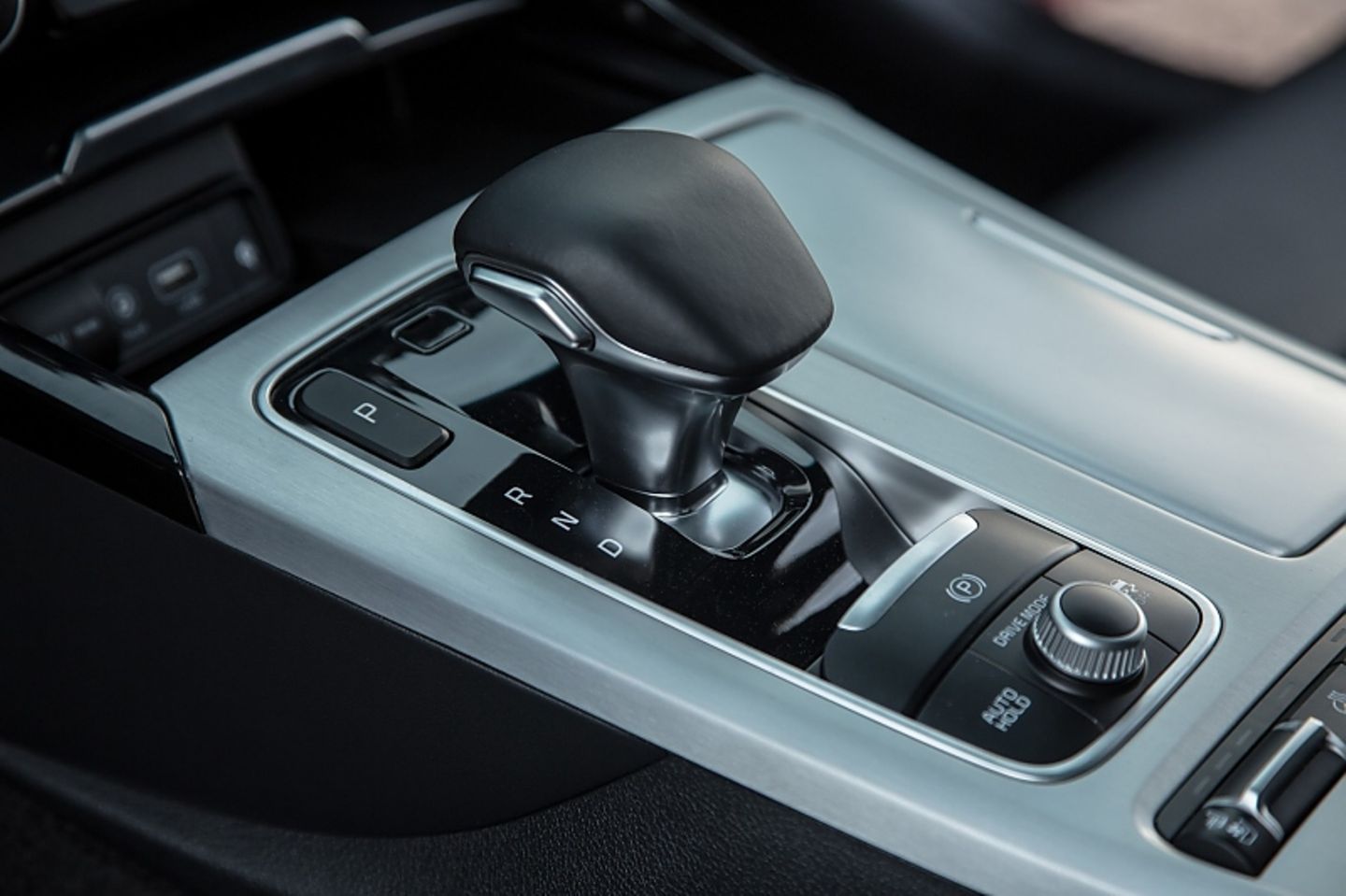 Die Achtgang-Automatik liefert geschmeidige Fahrstufenwechsel