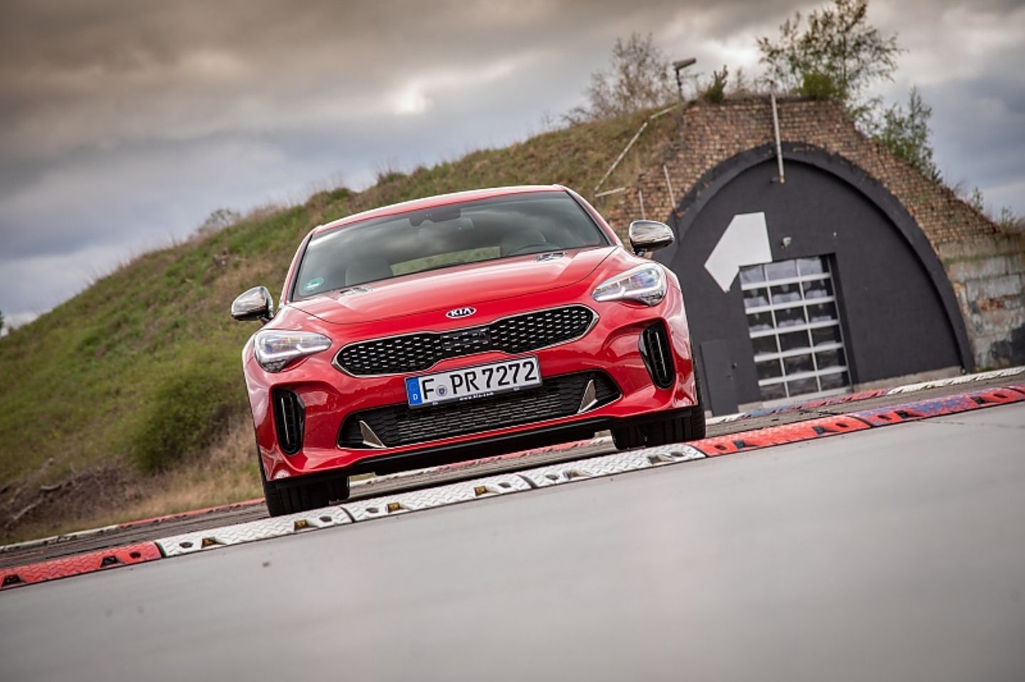 Der Kia Stinger GT 3.3 T GDi AWD kostet mindestens 55.900 Euro