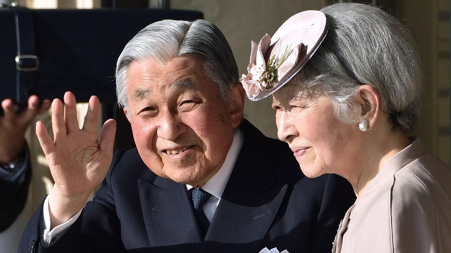 Kaiser Akihito mit seiner Frau Michiko