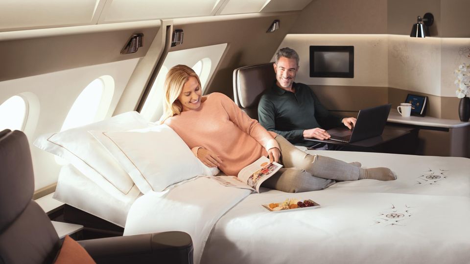 Zwei First Class Suiten lassen sich im neusten A380 von Singapore Airlines zu einem Schlafzimmer mit Doppelbett umgestalten