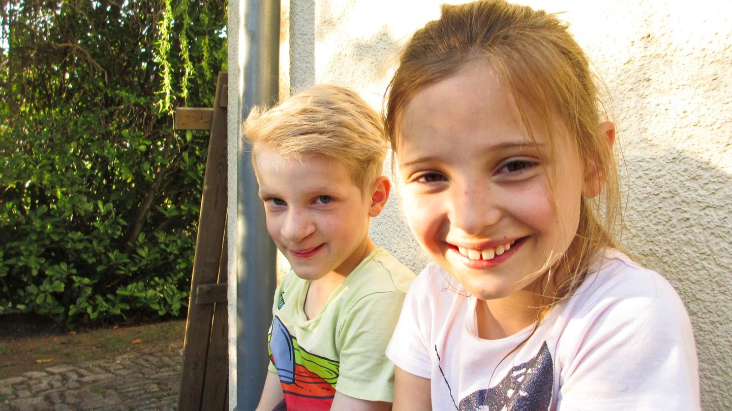 David und Antonia, beste Freunde, die sich nach einem Jahr Suche wiederfanden