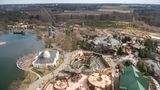 Heide Park Resort  Nach mehrjähriger Pause ist eine der Hauptattraktion zum Saisonstart 2019 wieder freigegeben: der Colossos, Europas höchste Holzachterbahn. Im Park gibt es 40 weitere Attraktionen für die ganze Familie.  Infos: www.heide-park.de