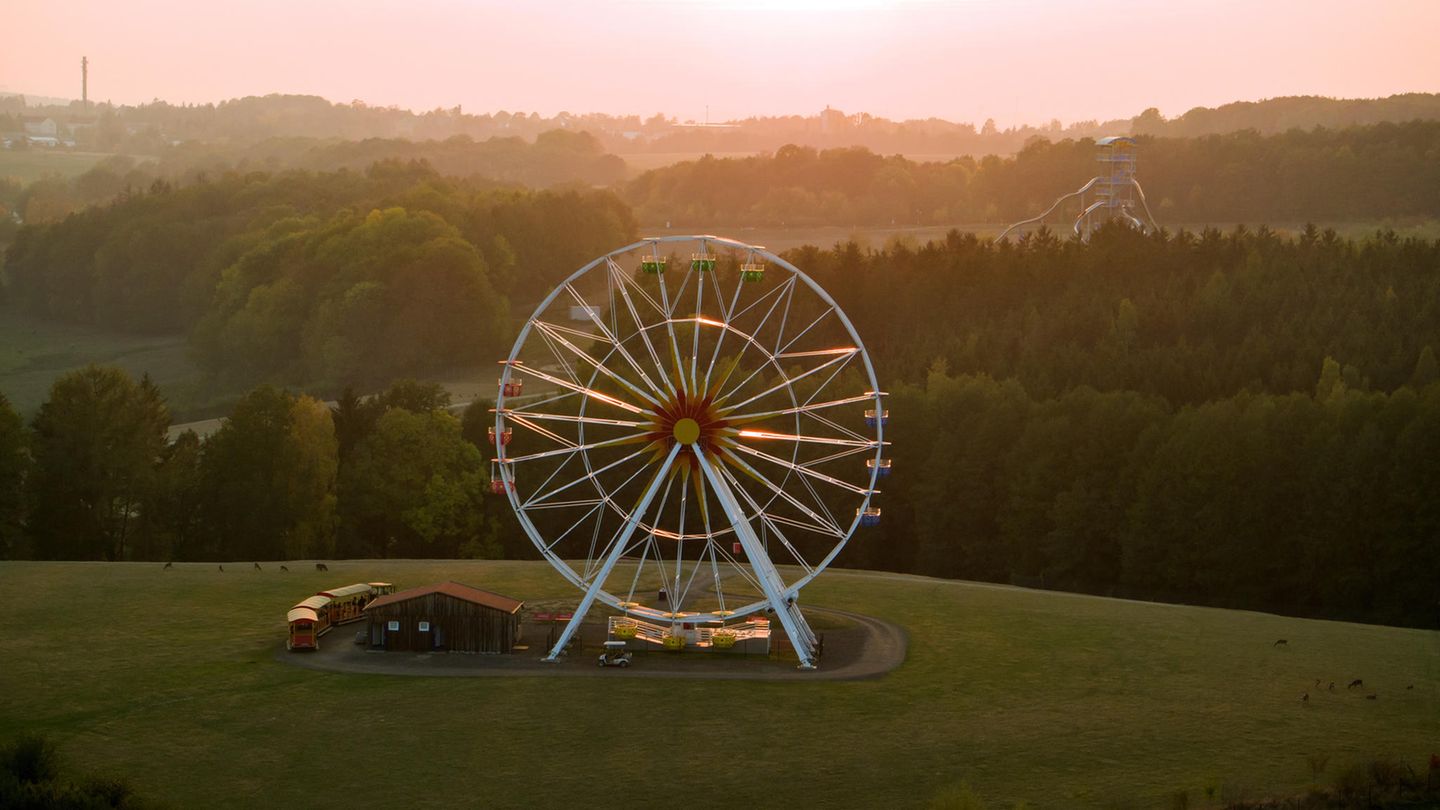stern-Vergleich: Sonnenlandpark Weit mehr als nur ein Riesenrad: In Lichtenau/Sachsen steht auch der mit 25 Metern höchste Rutschenturm Deutschlands, sowie ein Wellenflieger-Karussell, Kletterparadies und Mini-Bagger - für kleine und große Kinder. Infos: https://sonnenlandpark.de Sonnenlandpark Weit mehr als nur ein Riesenrad: In Lichtenau/Sachsen steht auch der mit 25 Metern höchste Rutschenturm Deutschlands, sowie ein Wellenflieger-Karussell, Kletterparadies und Mini-Bagger - für kleine und große Kinder. Infos: https://sonnenlandpark.de