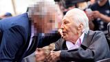 Der alte Mann hat bereits ein biblisches Alter erreicht und war zu dem Zeitpunkt noch immer rüstig. An diesem Tag im November 2018 war er zu Ehren seines ebenso berühmten Sohnes gekommen, der gerade einen Stern auf dem Hollywood Walk of Fame bekam. Um welche Familie handelt es sich?