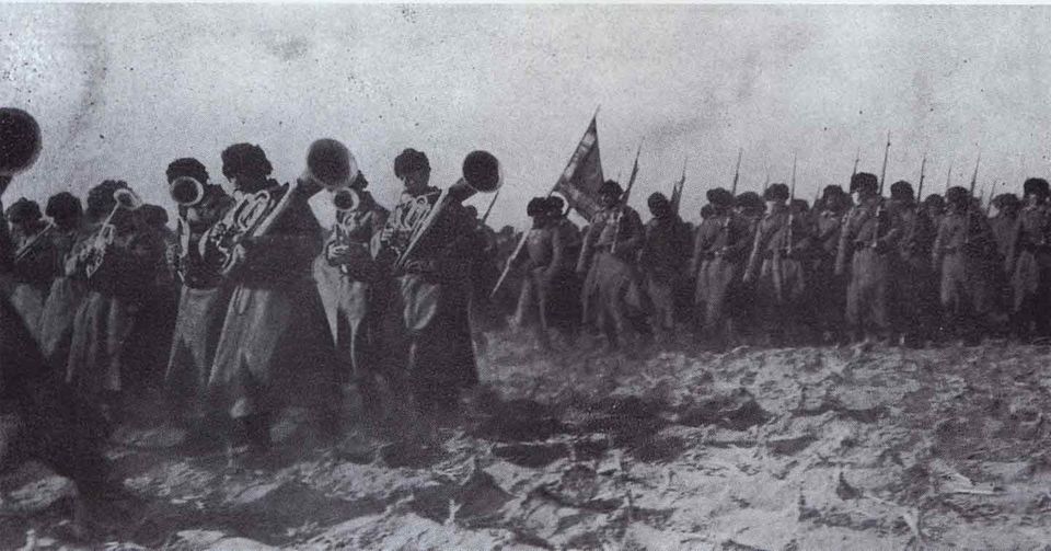 Das 55. Regiment rückt in der Schlacht von Mukden vor.