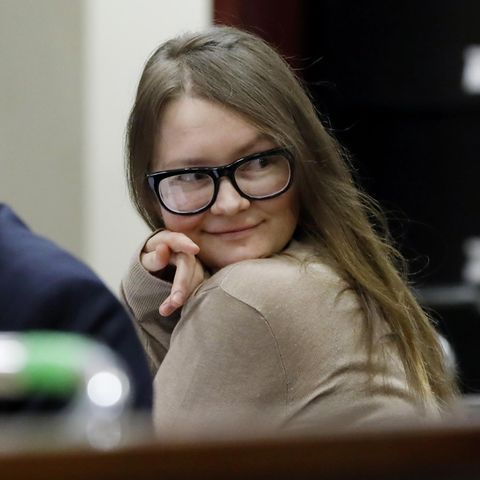 Anna Sorokin, alias Anna Delvey, im New York Supreme Court. Bis zu 15 Jahre könnte sie für ihre Machenschaften bekommen, das genaue Strafmaß wird am 9. Mai verkündet.