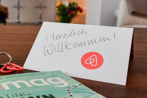 In Berlin sind viele Ferienwohnungen der Online-Plattform Airbnb offenbar nicht ordnungsgemäß registriert.