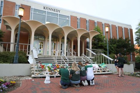 Schüler trauern um getötete Studenten an Uni in North Carolina