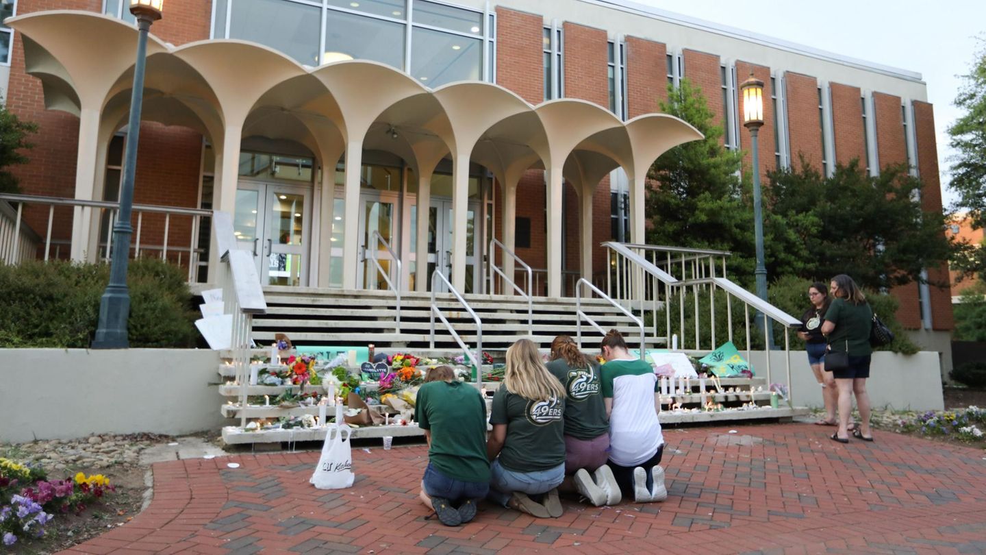 Schüler trauern um getötete Studenten an Uni in North Carolina