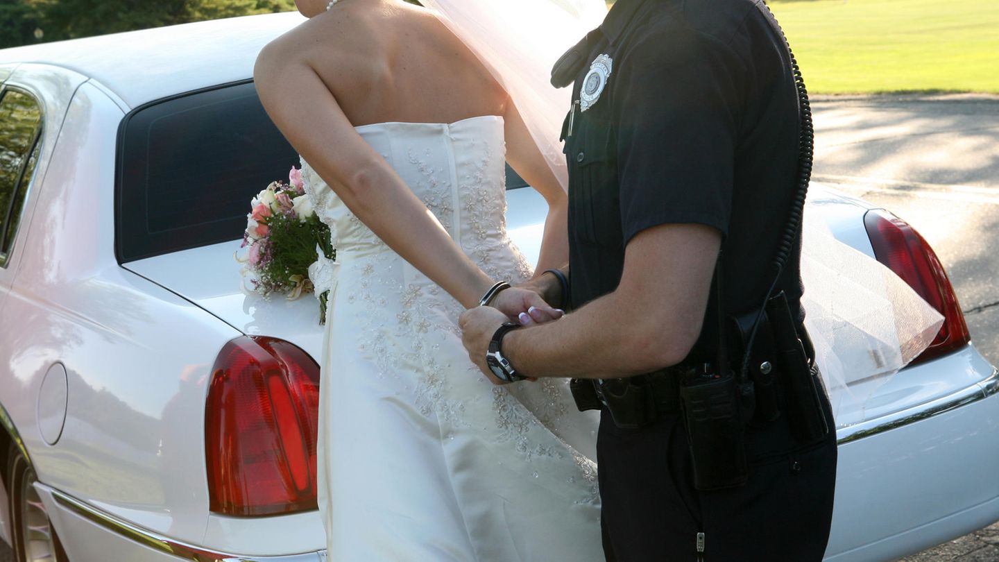 Braut wird wegen eskalierender Hochzeitsfeiern von Polizist festgenommen
