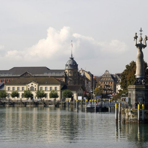 Die Hafeneinfahrt von Konstanz am Bodensee