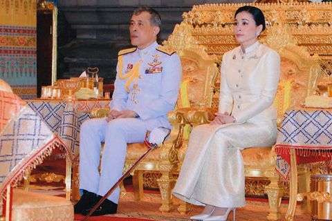 Rama X. mit Suthida: Am Mittwoch heiratete Maha Vajiralongkorn die frühere Flugbegleiterin und ernannte sie zur Königin