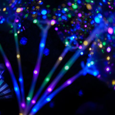Chemsex-Partys sind private Sex-Partys, auf denen Drogen konsumiert werden. In den meisten Fällen sind den Konsumenten die Risiken der Substanzen nicht bewusst und es kommt immer wieder zu Todesfällen. (Symbolbild)