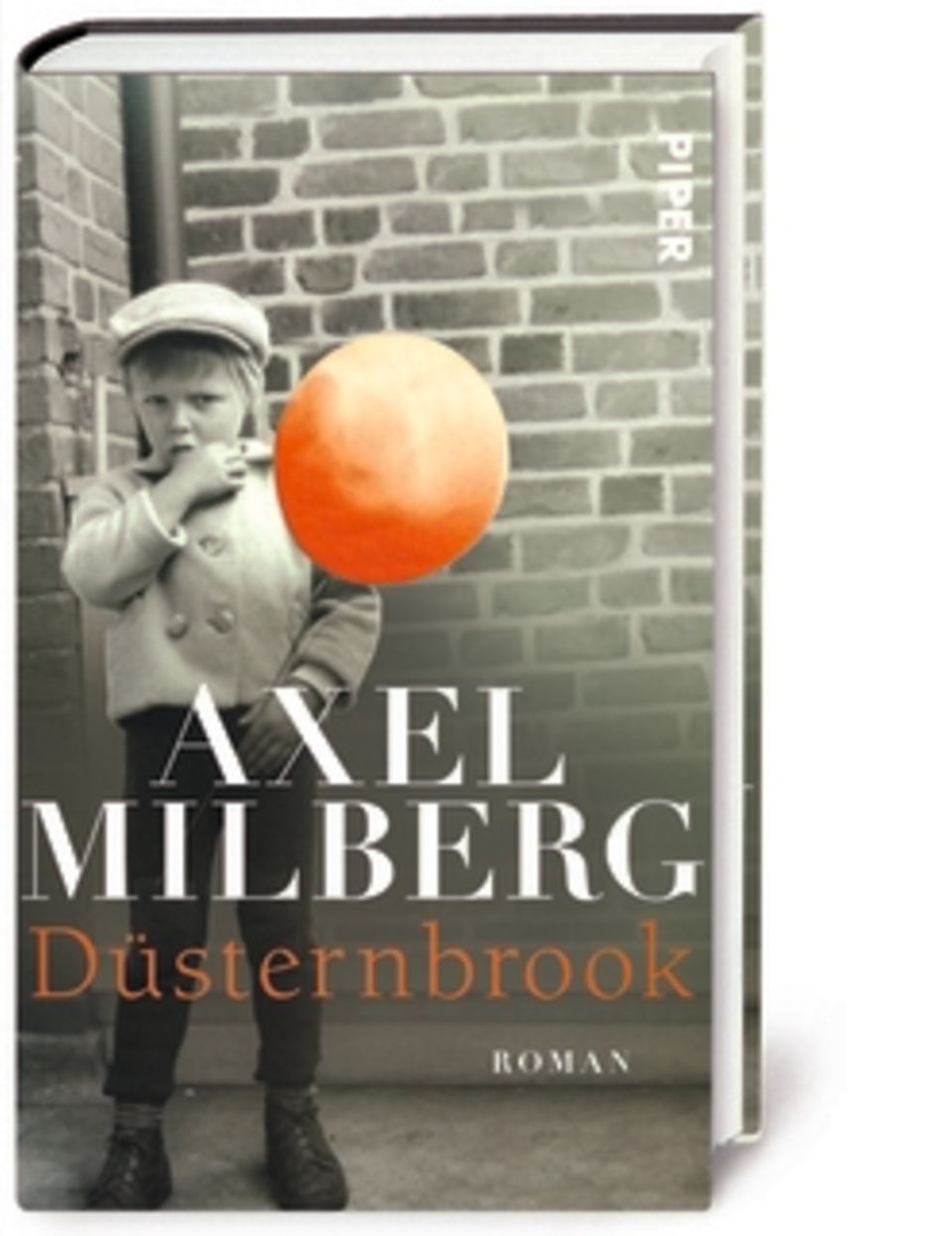 Der Umschlag von "Düsternbrook" zeigt den Autor als kleinen Jungen. Der Roman erschien am 2. Mai 2019 bei Piper, 22 Euro