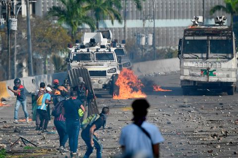 Straßenschlachten zwischen Demonstranten und Sicherheitskräften in Caracas, Venezuela