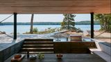 Mirror Point Cottage wird formal als ein erhöhter, Meter langer Fuß langer "Fischereischuppen" eingestuft. Die Form und Oberfläche nimmt die Tradition der Fischereihütten in Nova Scotia auf.