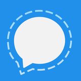 Kommunikation: Signal Der Messenger Signal ist nicht nur für viele Kunden die Alternative zu Whatsapp – sondern auch für einen der Gründer. Jahre nachdem er mit dem Verkauf von Whatsapp Milliarden verdient hatte, verließ Brian Acton Facebook, vermutlich im Streit um die Sicherheit des Messengers. Danach steckte er Millionen in Signal. Dort wird Privatsphäre groß geschrieben: Der Betreiber kann die Chats nicht mitlesen, selbst die zur Suche nach anderen Nutzern hochgeladenen Telefon-Bücher werden vorher verschlüsselt und in einer für die Firma nicht verwertbaren Form („Hash“) miteinander verglichen. Die für Desktop, Android und iOS verfügbare App ist kostenlos.