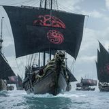 Auch wenn man bei einer Flotte zuerst an die Graufreuds denkt: Hier weht das Wappen der Targaryens auf den Segeln. Daenerys und Co. dürfen also auf dem Seeweg nach Königsmund gelangen.