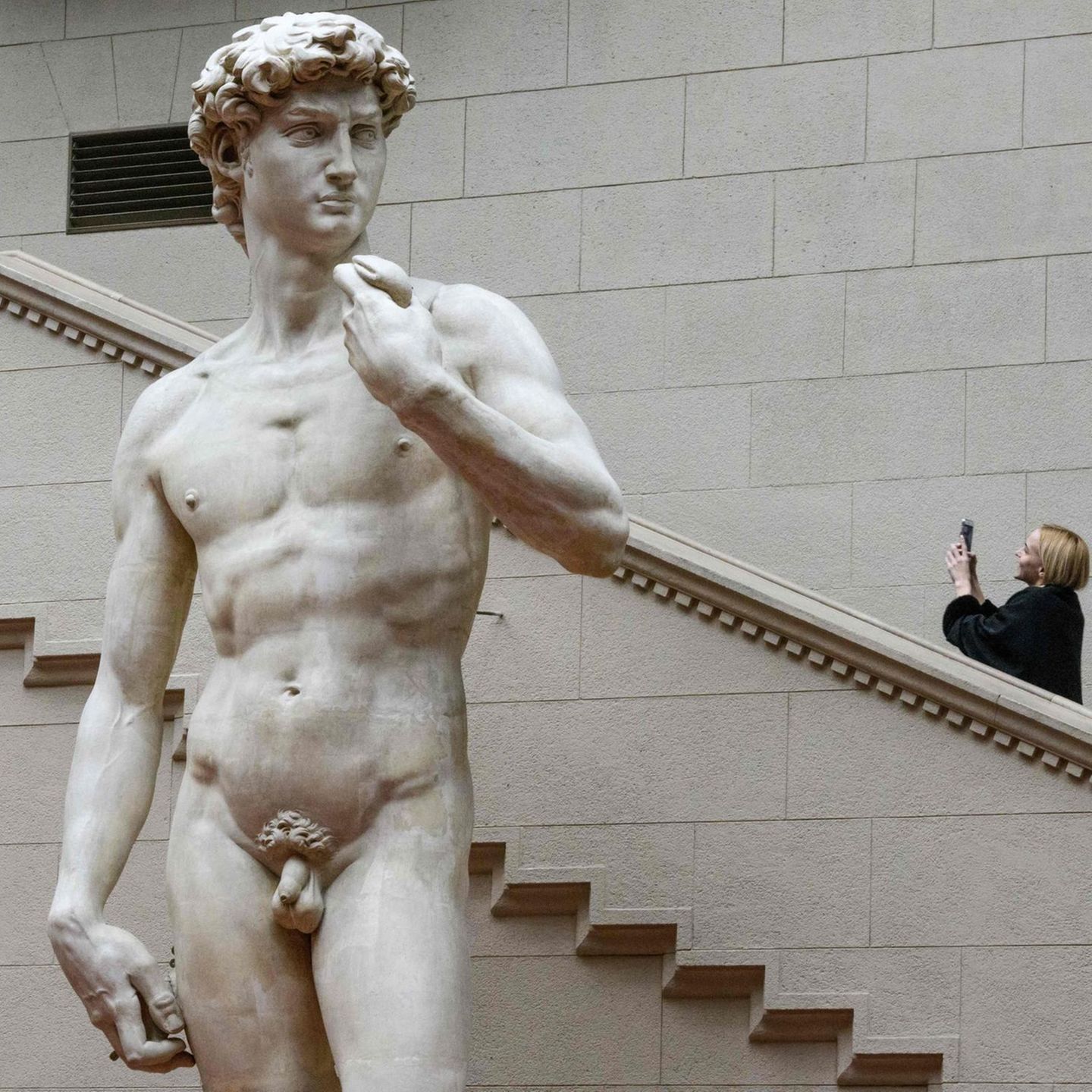 michelangelo-statue-penis.jpg