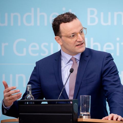 Kampf gegen die Masern: Jens Spahn legt sich mit den Impfgegnern in Deutschland an und droht ihnen mit Geldstrafen von bis zu 2500 Euro.