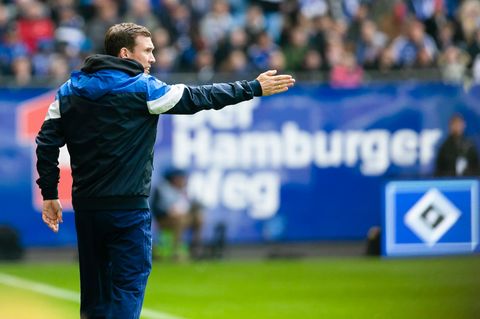 HSV-Trainer Hannes Wolf bei der Begegnung der Hamburger mit dem FC Ingolstadt