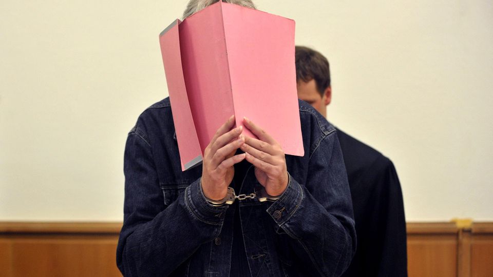 Martin N. Madeleine McCann Der Pädophile Martin N. bei seiner Gerichtsverhandlung im Jahr 2011.
