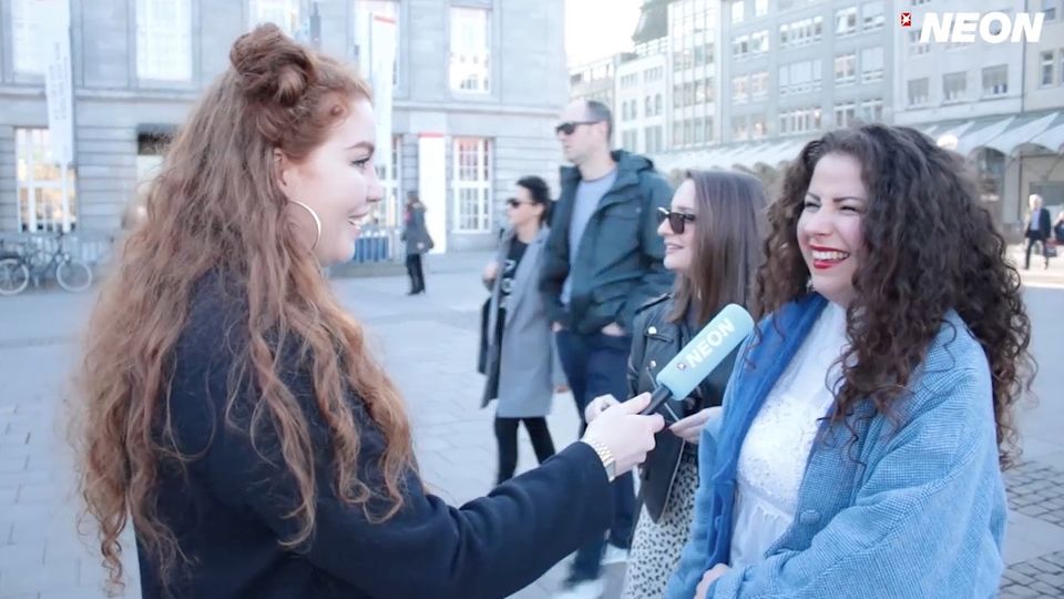 #keinluxus-Straßenumfrage: Reden Frauen offen über ihre Periode? #keinluxus-Straßenumfrage: Reden Frauen offen über ihre Periode?