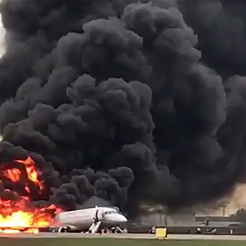 Am Moskauer Flughafen Scheremetjewo ging eine Aeroflot-Maschine bei der Notlandung auf dem Rollfeld in Flammen auf