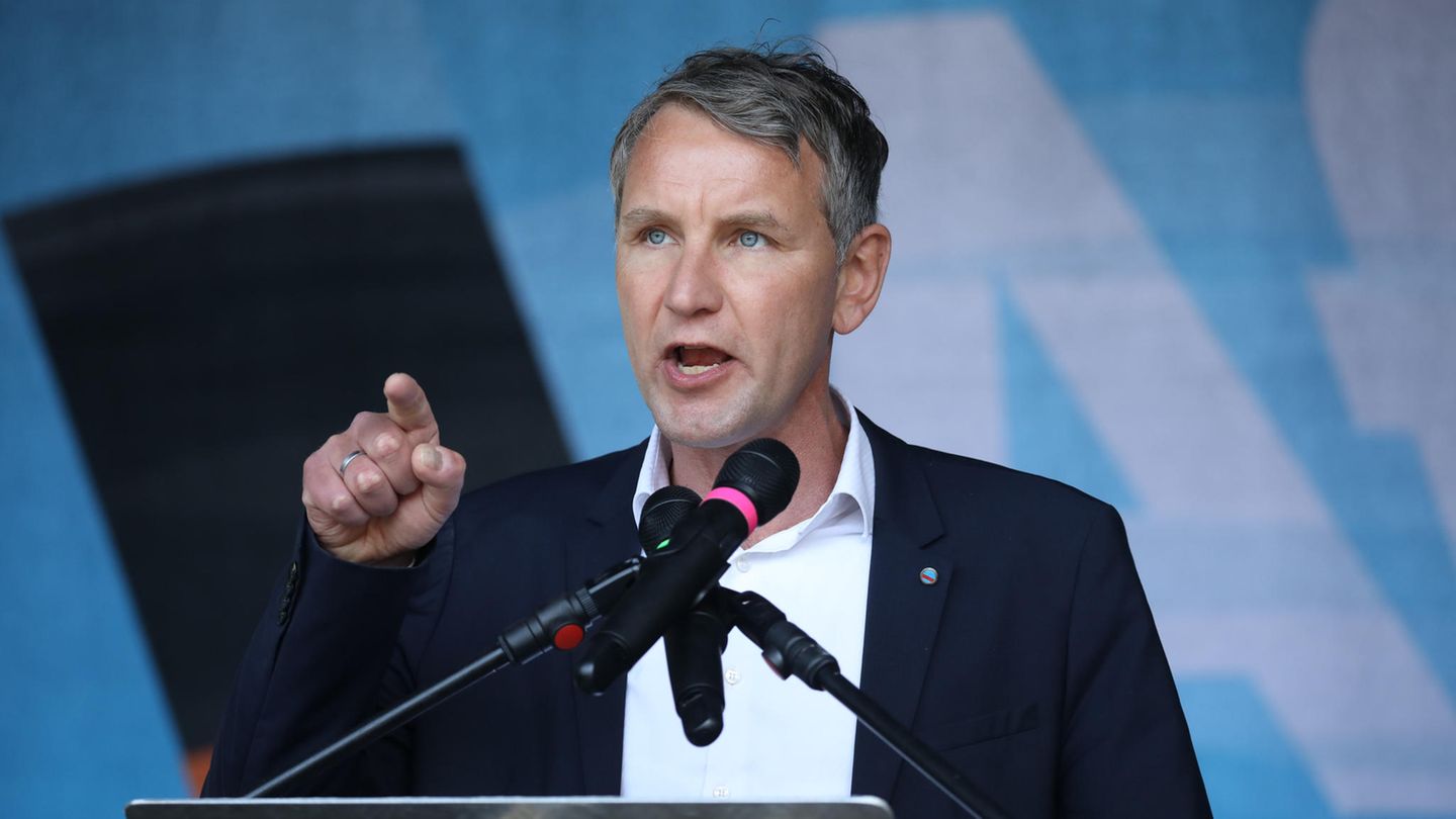 AfD-"Flügel" singt "Deutschland, Deutschland über alles"