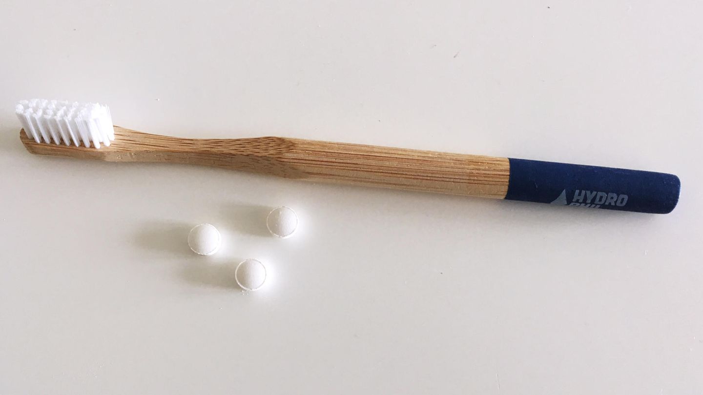 Selbstversuch Nachhaltigkeit: Bambuszahnbürste und Zahnputz-Tabletten Selbstversuch Nachhaltigkeit: Bambuszahnbürste und Zahnputz-Tabletten