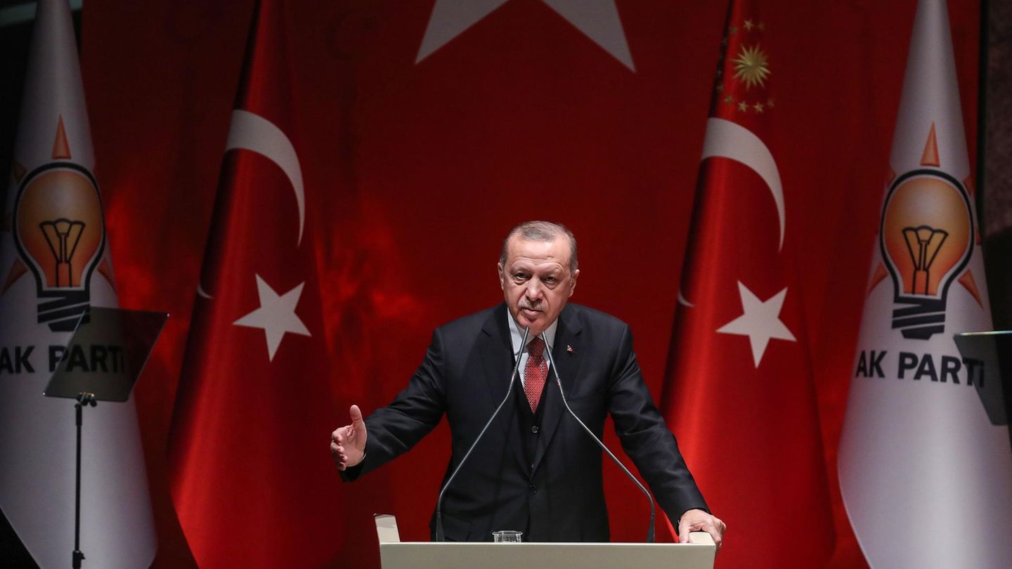 Pressestimmen zu Neuwahlen in der Türkei: "Erdogan nimmt den letzten Schritt zum Dikator"