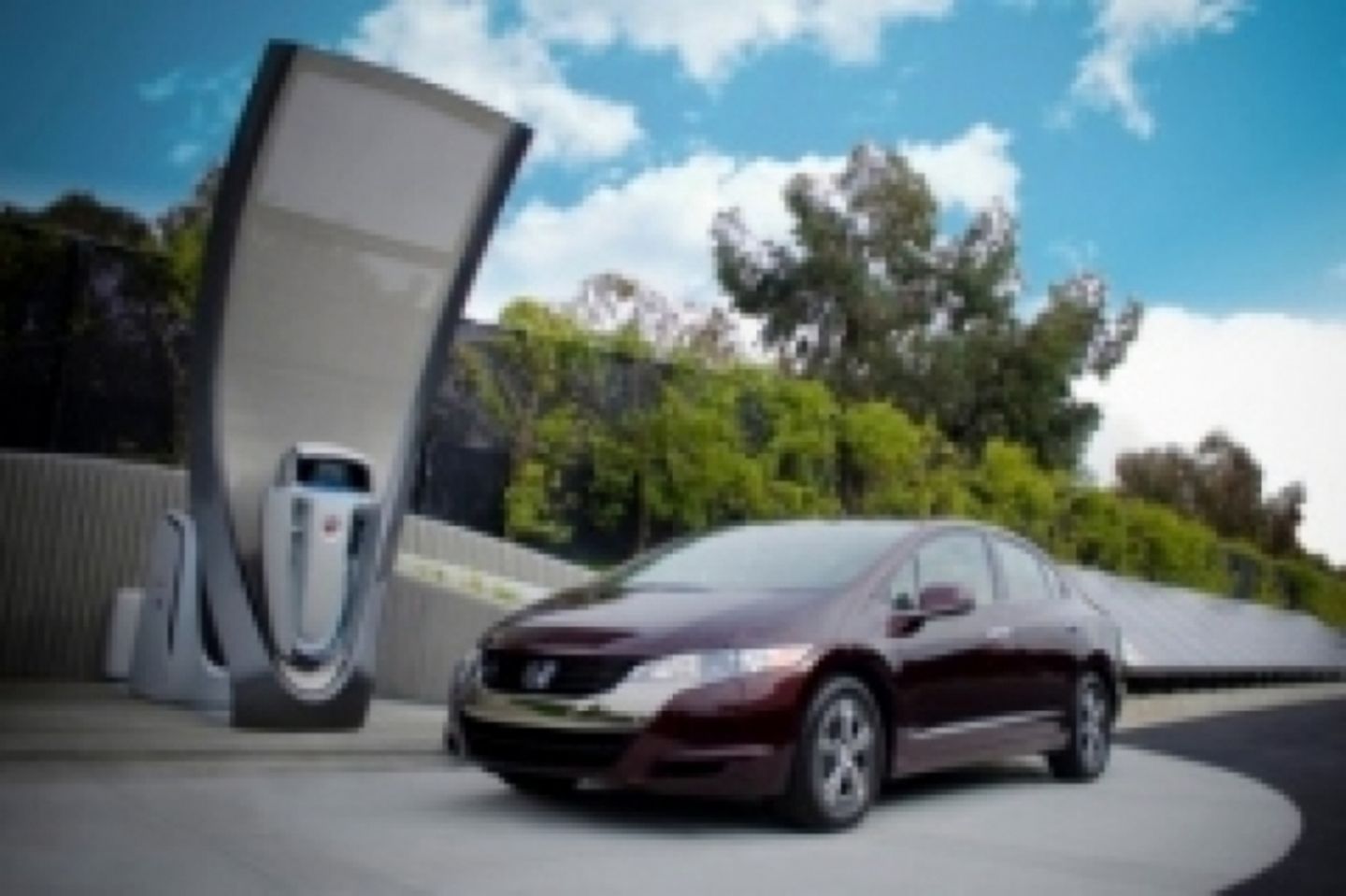 Honda FCX Clarity an der Solarstation