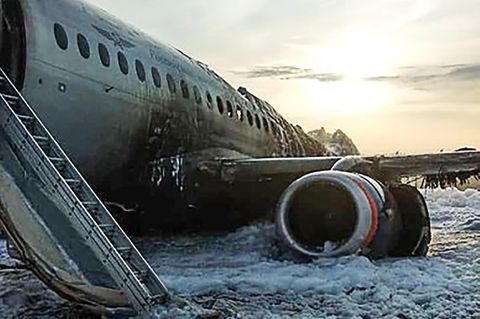 Moskau: Das ausgebrannte Wrack der Aeroflot-Maschine