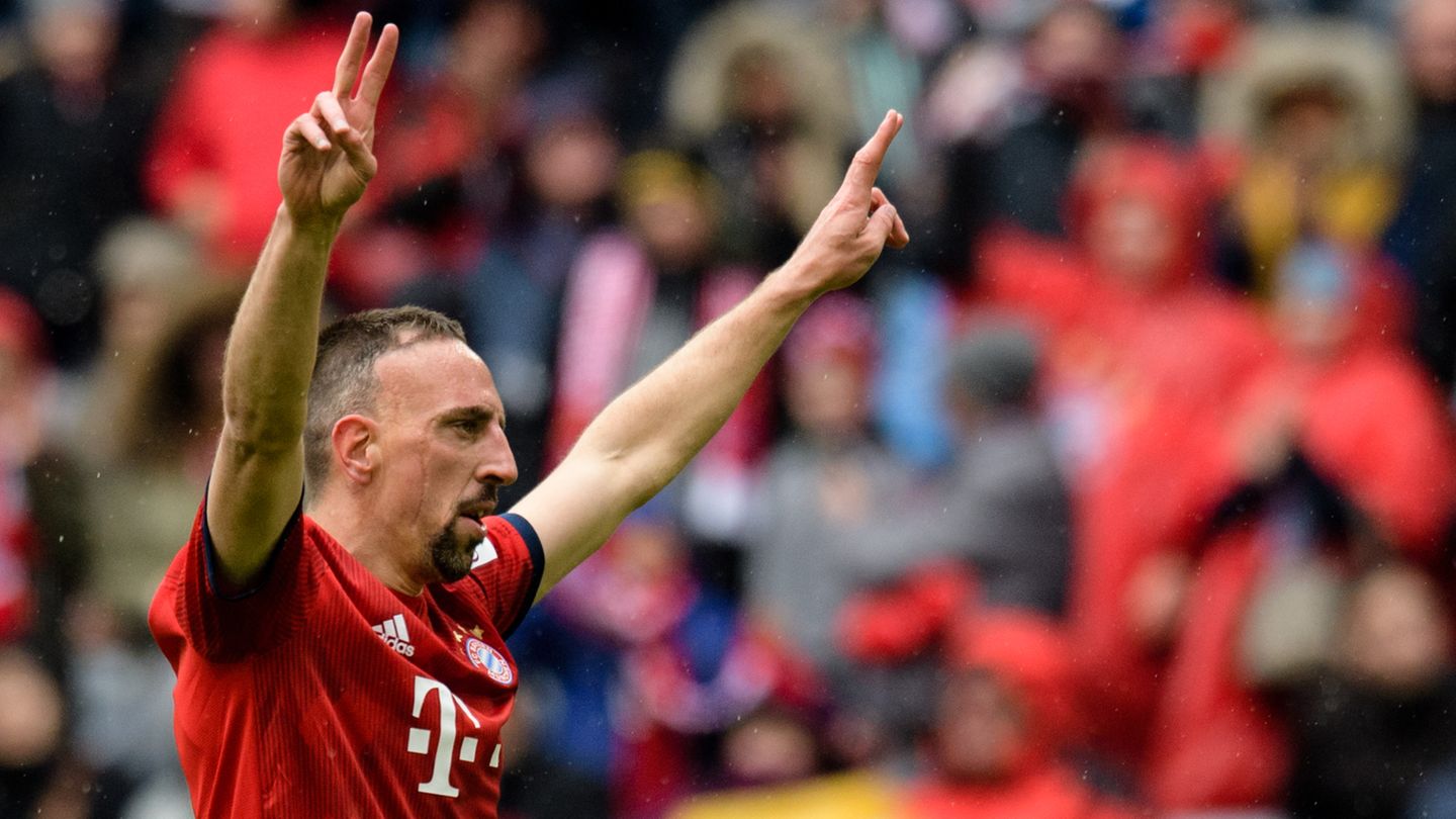 Franck Ribéry möchte zum Ende seiner Bayern-Zeit den neunten Meistertitel einheimsen und den Pokal gewinnen.