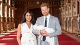 Meghan und Harry präsentieren ihren Sohn in der St George's Hall von Schloss Windsor