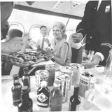 Große Auswahl an Drinks und Schnittchen: In der First Class einer Hawker Siddeley Trident 2, die bei British European Airways ab 1968 zum Einsatz kam