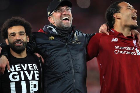 Liverpool-Trainer Jürgen Klopp freut sich mit Teamkollegen über den überraschenden 4:0-Sieg gegen Barcelona im Halbfinale der Champions League 2019.