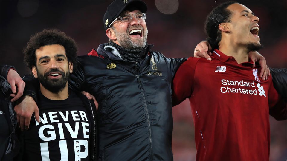 Liverpool-Trainer Jürgen Klopp freut sich mit Teamkollegen über den überraschenden 4:0-Sieg gegen Barcelona im Halbfinale der Champions League 2019.