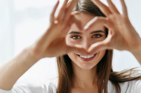 Apfelessig ist eine echte Beauty-Geheimwaffe. Wir zeigen dir, wie du ihn richtig anwendest
