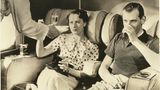 Bild 1 von 13 der Fotostrecke zum Klicken:  Wie wäre es mit einem Gläschen? Diese Aufnahme entstand in einem Flugboot der Imperial Airways in den 1930er Jahren. Die Vorläufergesellschaft von British Airways wurde 1924 gegründet.