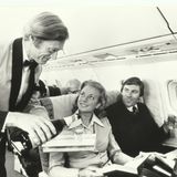 Exklusivität kombiniert mit Enge: Champagner-Service in der Concorde: Von 1976 bis 2003 kam der Überschalljet bei British Airways zum Einsatz.