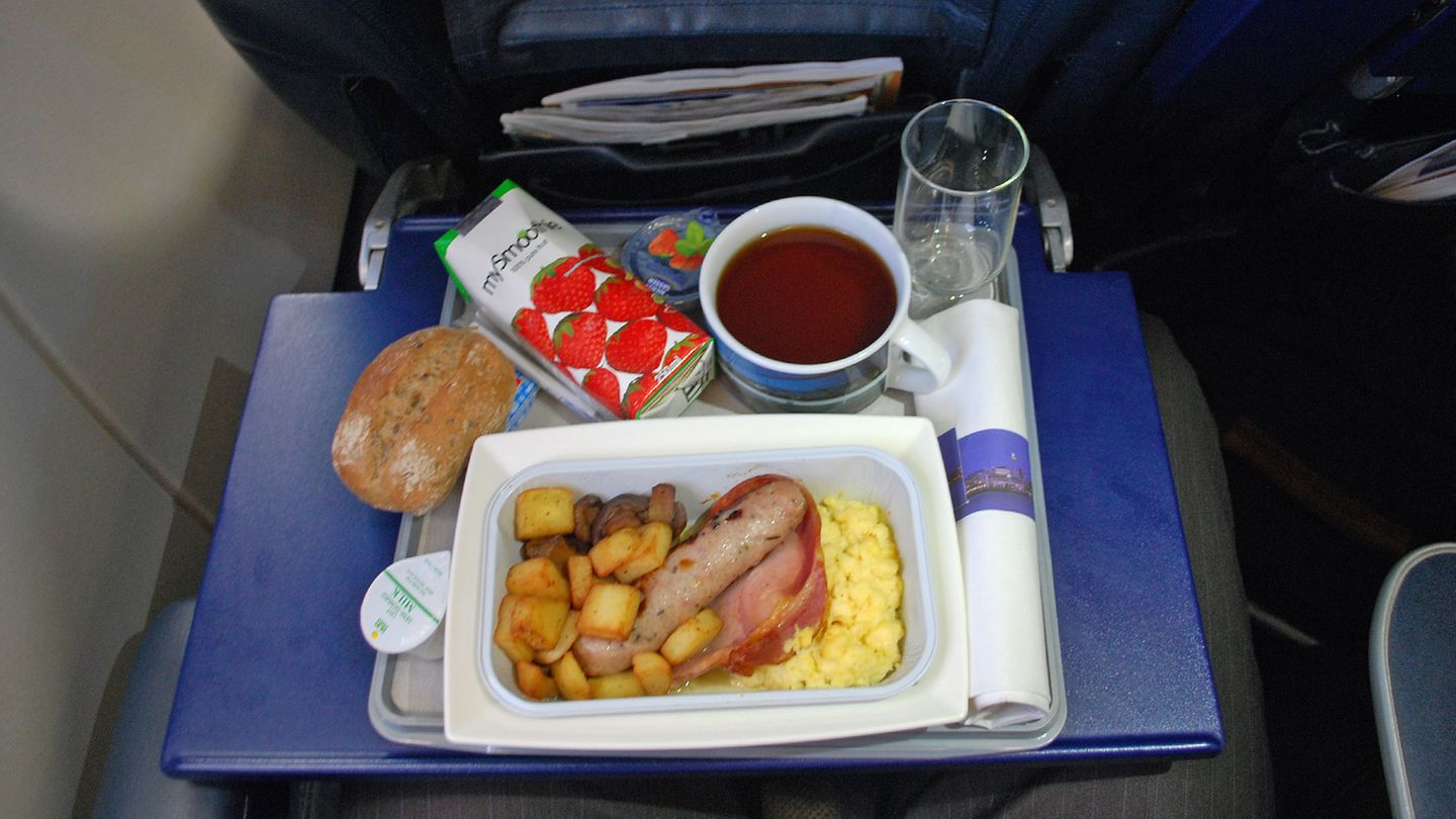 Englisches Frühstück auf einem Morgenflug innerhalb Europas in der Business Class im Jahre 2011