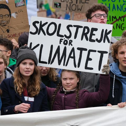 Greta Thunberg und Luisa Neubauer bei einer "Fridays for Future"-Demo
