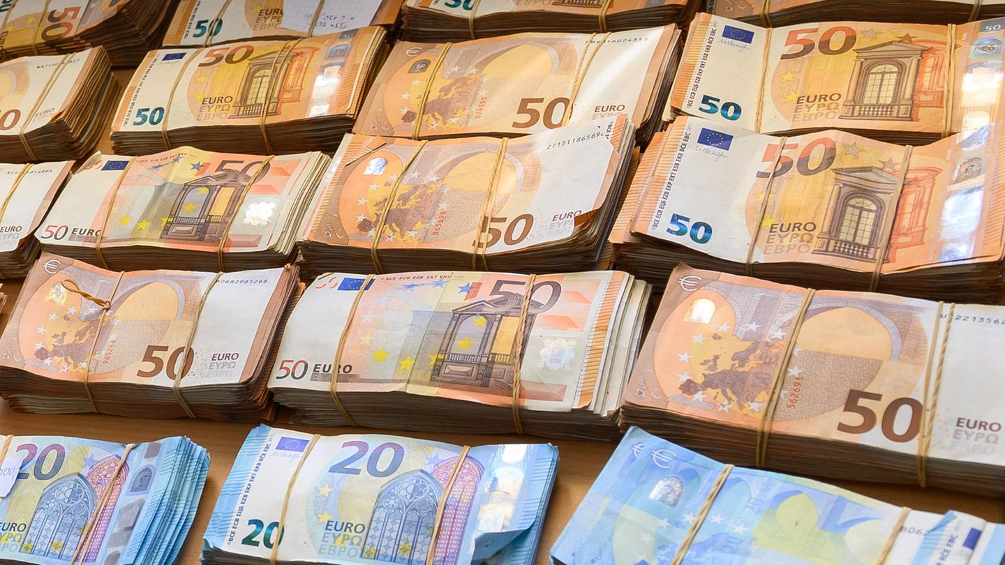 Den Gürtel enger schnallen: Die Steuereinnahmen des Staates sinken in den nächsten Jahren spürbar