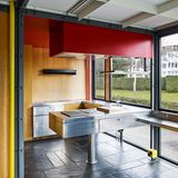 Blick in die Küchenecke: Insgesamt 600 Quadratmeter umfasst die Fläche des Pavillons