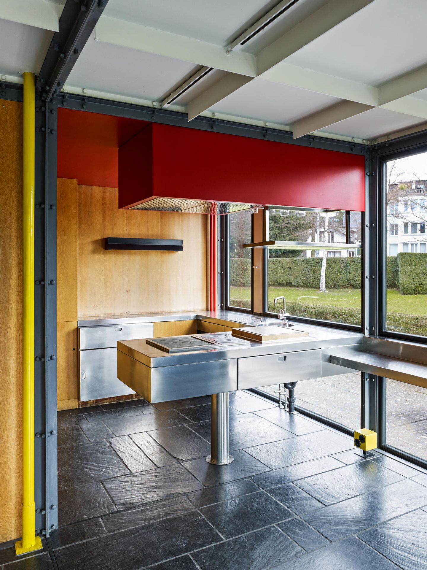 Blick in die Küchenecke: Insgesamt 600 Quadratmeter umfasst die Fläche des Pavillons