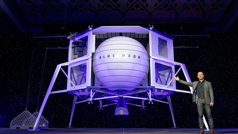 Jeff Bezos zeigte bei dem Event das erste Mal den Mondlander Blue Moon